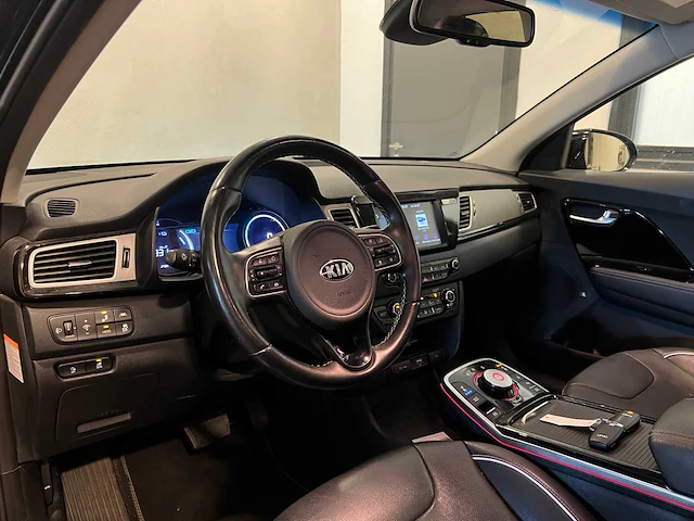 Kia e-niro executiveline 64 kwh 204pk 2019 (origineel-nl + 1e eigenaar), g-935-sh - afbeelding 15 van  56