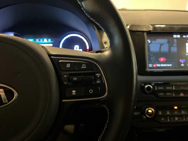 Kia e-niro executiveline 64 kwh 204pk 2019 (origineel-nl + 1e eigenaar), g-935-sh - afbeelding 18 van  56