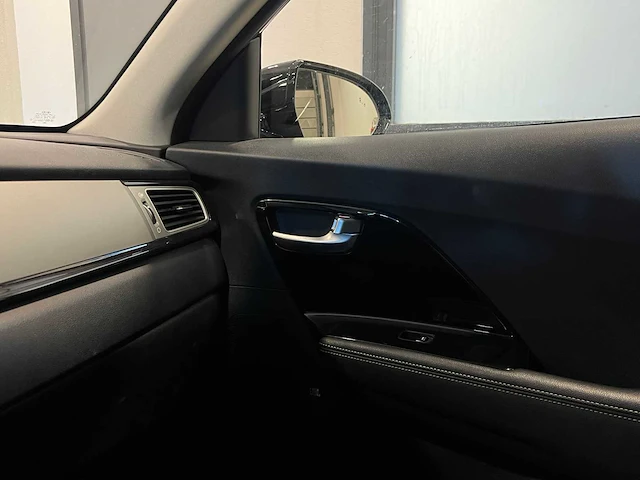 Kia e-niro executiveline 64 kwh 204pk 2019 (origineel-nl + 1e eigenaar), g-935-sh - afbeelding 28 van  56