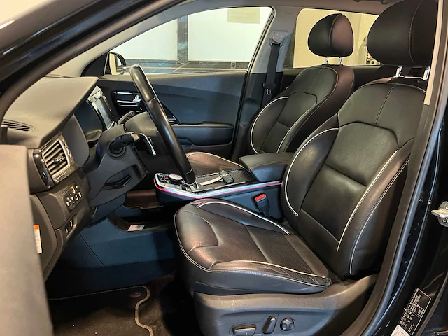 Kia e-niro executiveline 64 kwh 204pk 2019 (origineel-nl + 1e eigenaar), g-935-sh - afbeelding 32 van  56