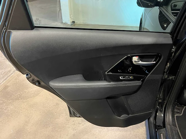 Kia e-niro executiveline 64 kwh 204pk 2019 (origineel-nl + 1e eigenaar), g-935-sh - afbeelding 33 van  56