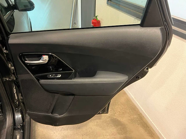 Kia e-niro executiveline 64 kwh 204pk 2019 (origineel-nl + 1e eigenaar), g-935-sh - afbeelding 39 van  56
