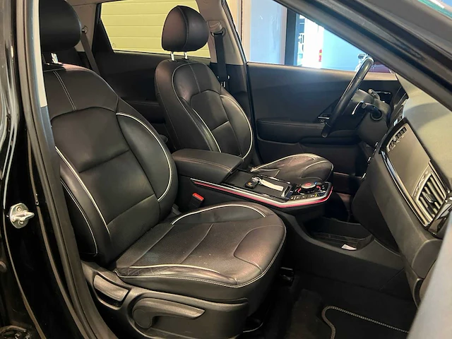 Kia e-niro executiveline 64 kwh 204pk 2019 (origineel-nl + 1e eigenaar), g-935-sh - afbeelding 43 van  56