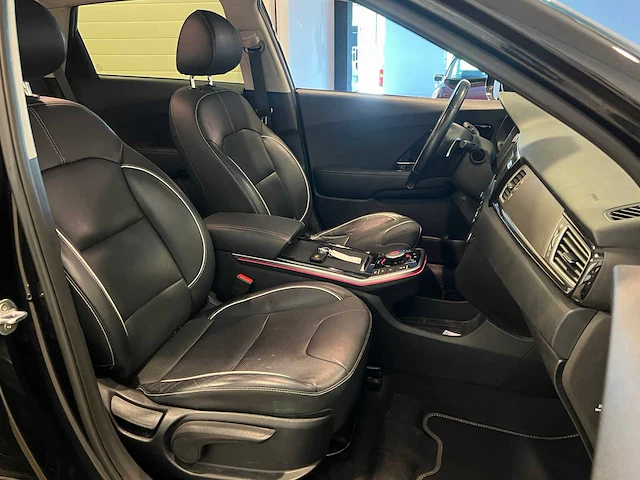 Kia e-niro executiveline 64 kwh 204pk 2019 (origineel-nl + 1e eigenaar), g-935-sh - afbeelding 44 van  56