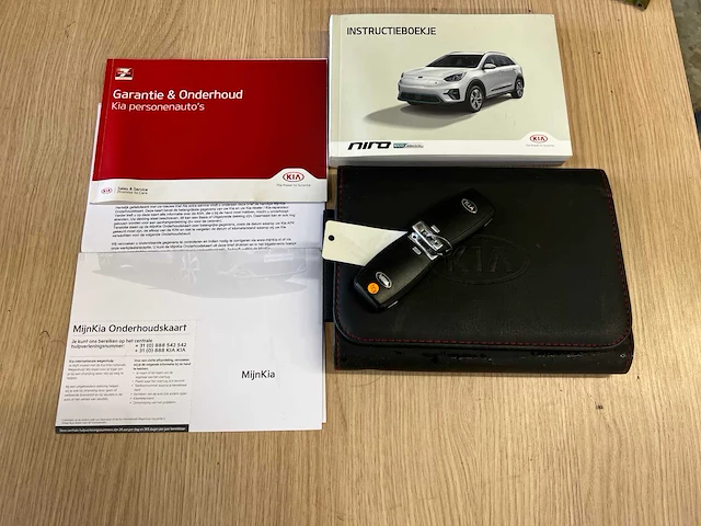 Kia e-niro executiveline 64 kwh 204pk 2019 (origineel-nl + 1e eigenaar), g-935-sh - afbeelding 47 van  56