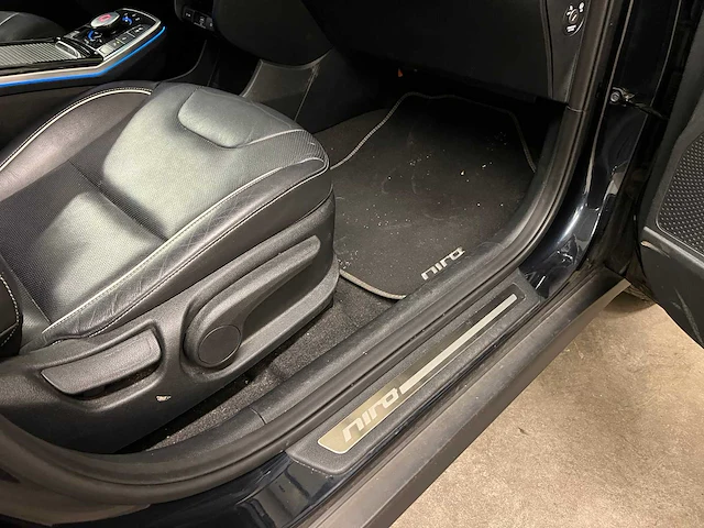 Kia e-niro executiveline 64 kwh 204pk 2019 (origineel-nl), zb-122-x - afbeelding 32 van  52