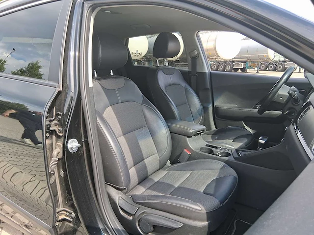 Kia niro 1.6 gdi hybrid businessline 2017 | l-932-tv - afbeelding 30 van  30