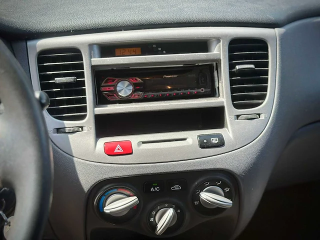 Kia rio 1.4 l , 89-rz-lj - afbeelding 2 van  14