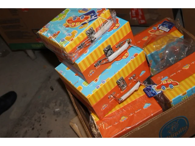 Kids koffer model auto 6 stuks - afbeelding 1 van  7