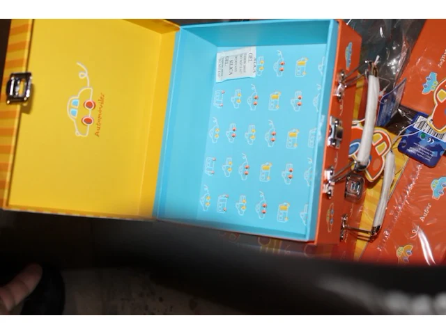 Kids koffer model auto 6 stuks - afbeelding 3 van  7