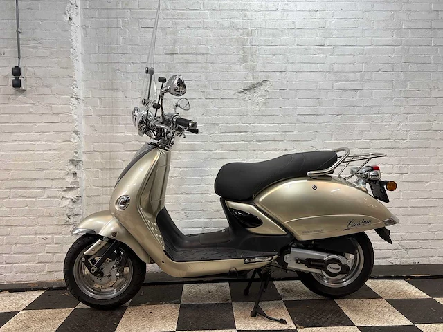 Killerbee custom 45 km bromscooter 4takt - afbeelding 1 van  7
