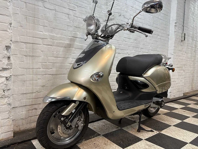 Killerbee custom 45 km bromscooter 4takt - afbeelding 2 van  7