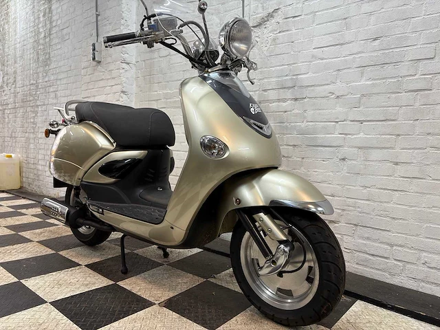 Killerbee custom 45 km bromscooter 4takt - afbeelding 7 van  7
