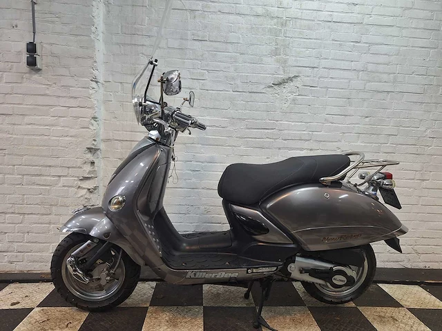 Killerbee new retro 25 km snorscooter 4takt - afbeelding 1 van  7