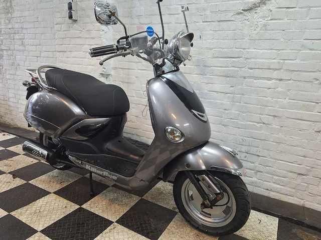 Killerbee new retro 25 km snorscooter 4takt - afbeelding 7 van  7