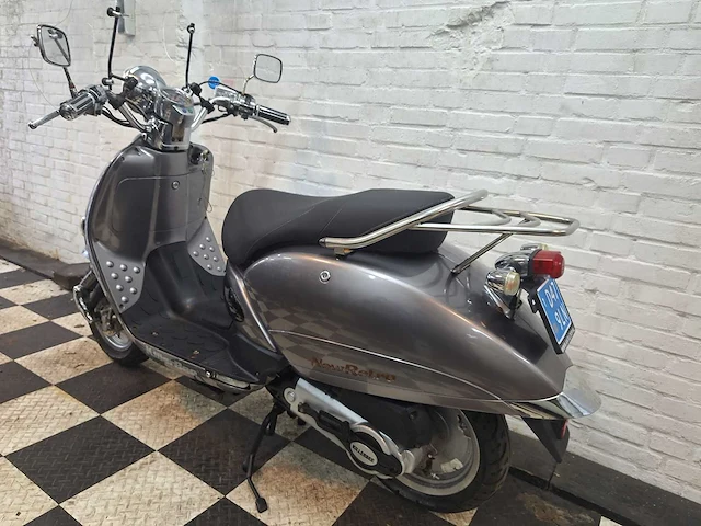 Killerbee new retro 25 km snorscooter 4takt - afbeelding 3 van  7