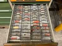 Kind werkplaatskast met machine onderdelen - afbeelding 10 van  13