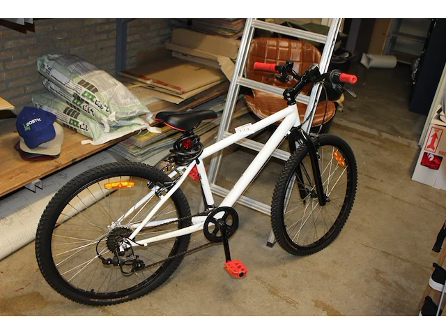 Kinder mountainbike wit. - afbeelding 1 van  2