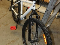 Kinder mountainbike wit. - afbeelding 2 van  2