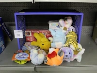 Kinderartikelen w.o. knuffels, stickers en waterbomb - afbeelding 1 van  2