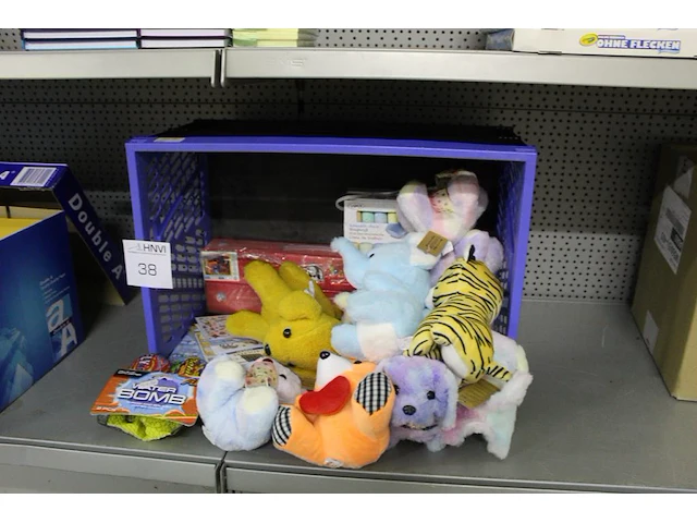 Kinderartikelen w.o. knuffels, stickers en waterbomb - afbeelding 2 van  2