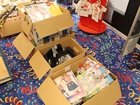 Kindercarnavalskleding en -accessoires w.o. circa 50 kostuums (w.o. mini mouse, cowgirl, eend, dalmatier, g... - afbeelding 1 van  4