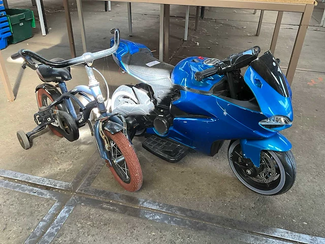 Kinderfiets en motor - afbeelding 2 van  6