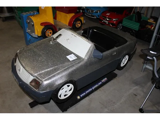 Kinderrijautomaat mercedes incompleet. werking onbekend. sleutel aanwezig. afmeting 145 x 73 cm. hoogte 70 cm - afbeelding 1 van  2