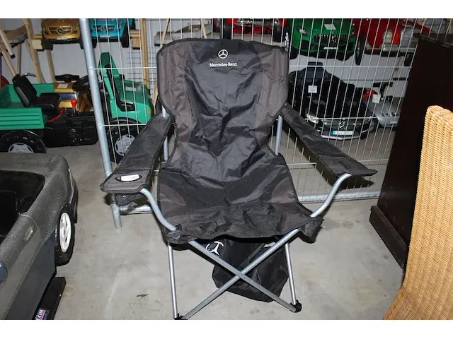 Kinderrijautomaat mercedes incompleet. werking onbekend. sleutel aanwezig. afmeting 145 x 73 cm. hoogte 70 cm - afbeelding 2 van  2