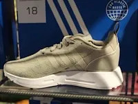 Kindersneaker adidas multix j maat 36 - afbeelding 3 van  3