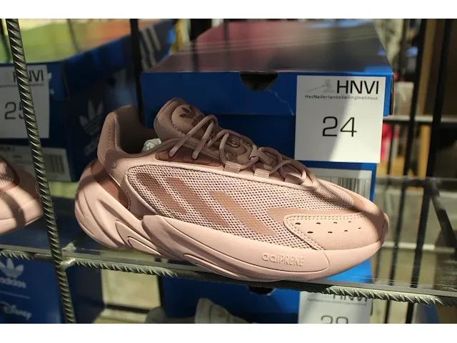 Kindersneaker adidas ozelia j maat 35,5 - afbeelding 1 van  2