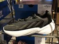 Kindersneaker adidas ozelia j maat 36 - afbeelding 2 van  2