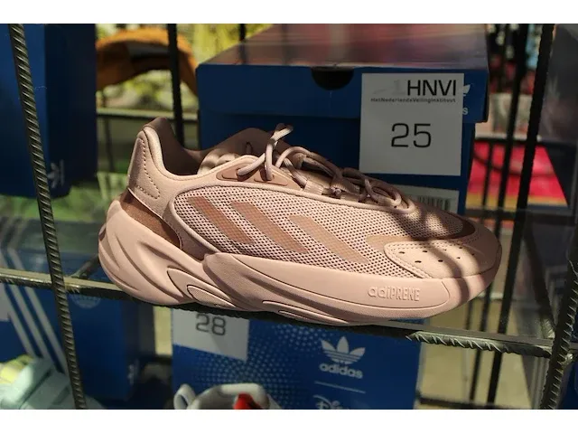 Kindersneaker adidas ozelia j maat 36 - afbeelding 1 van  2