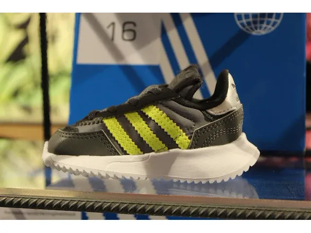 Kindersneaker adidas retropy f2 el i maat 19 - afbeelding 2 van  2