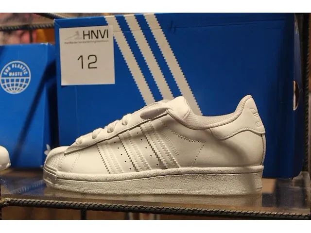 Kindersneaker adidas superstar j maat 35,5 - afbeelding 1 van  2