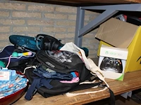 Kinderspeelgoed op schap. - afbeelding 3 van  3