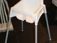 Kinderstoel. - afbeelding 2 van  2