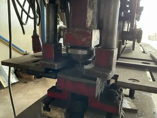Kingsland 60xa hydraulische pons- en knipmachine - afbeelding 11 van  11