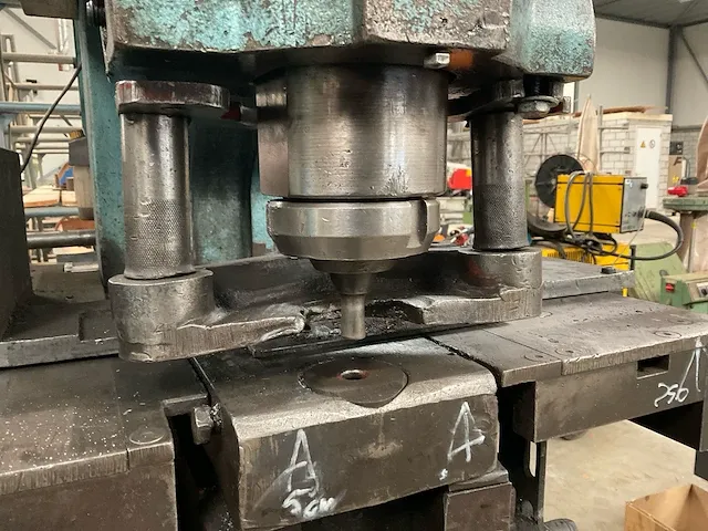 Kingsland 85xs pons- en knipmachine - afbeelding 4 van  10