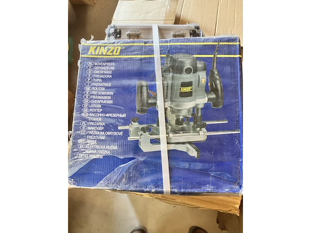 Kinzo bovenfrees met doosje freesjes erop - afbeelding 5 van  7
