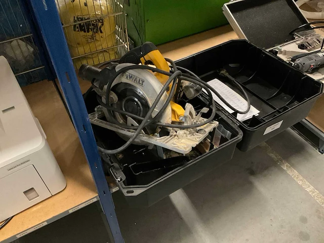 Kinzo multitool en dewalt cirkelzaag met geleider - afbeelding 4 van  7