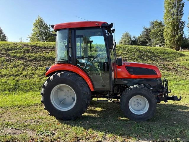 Kioti ex35 hst vierwielaangedreven landbouwtractor - afbeelding 5 van  31