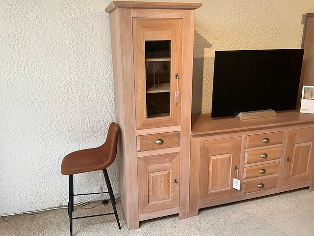 Kiria eiken vitrinekast - afbeelding 1 van  7