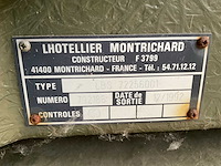 Kist met kleding - afbeelding 6 van  6