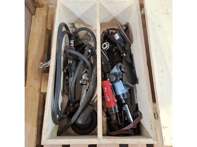 Kist met pneumatisch gereedschap , o.a. red rooster, toku - afbeelding 2 van  8