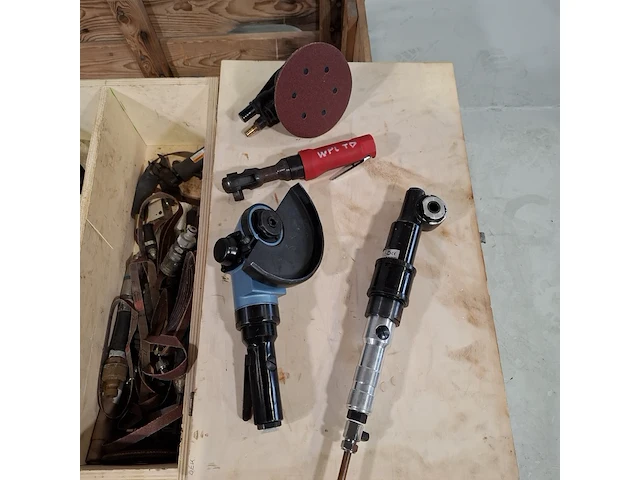 Kist met pneumatisch gereedschap , o.a. red rooster, toku - afbeelding 3 van  8