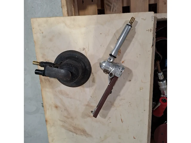 Kist met pneumatisch gereedschap , o.a. red rooster, toku - afbeelding 6 van  8