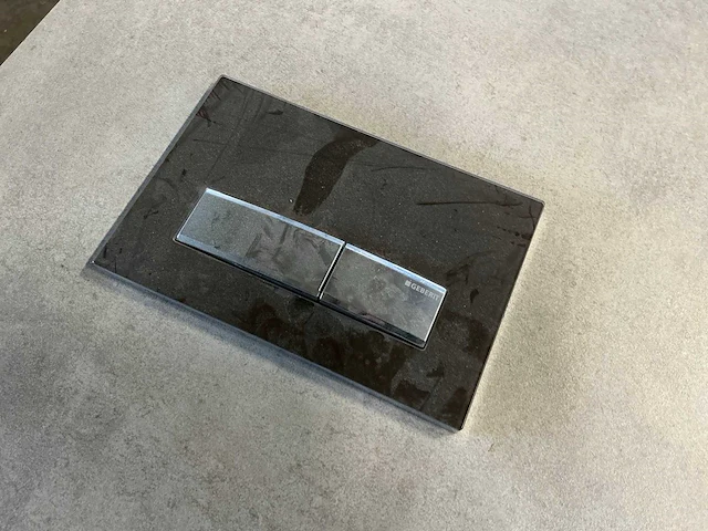Kist vol diverse badkamer spullen - afbeelding 4 van  15