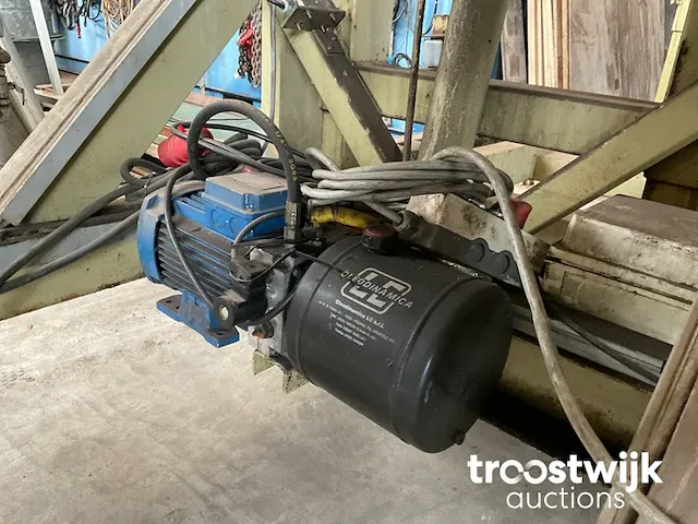 Kistenkantelkaar met transportband - afbeelding 16 van  16