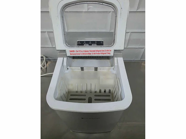 Kitchen brothers - kb692 - ijsblokjesmachine - afbeelding 3 van  5